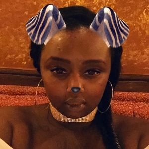 Meet your Posher, Dominique